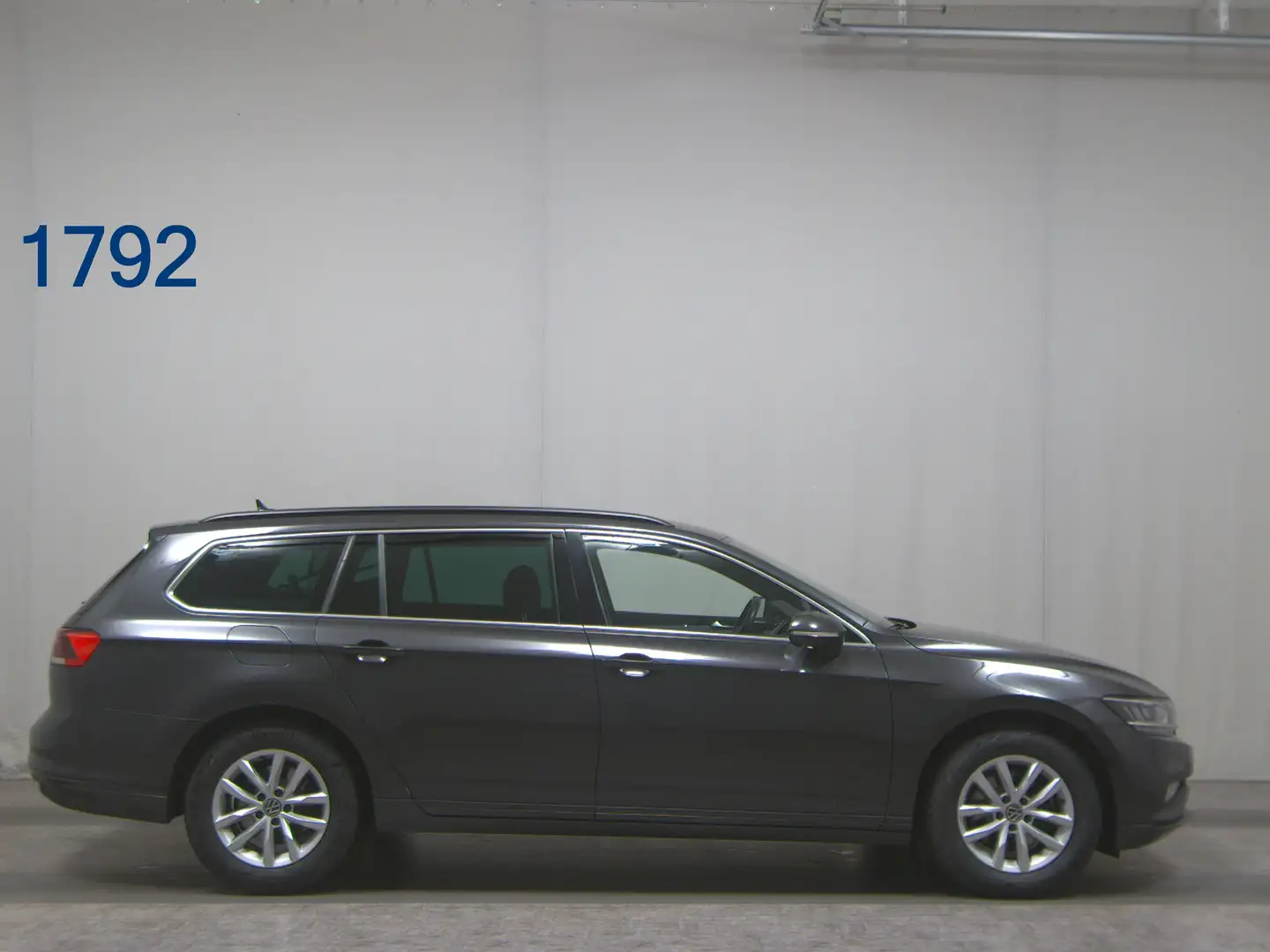 Volkswagen Passat Var. 2.0 TDI Business Navi LED RFK AHK Gris - 1