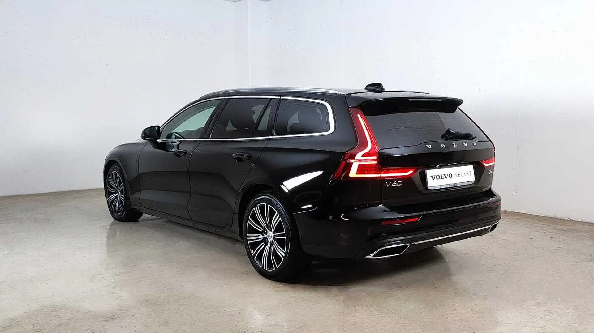 Volvo V60 Inscription, B4 mild Hybrid (D) Schwarz - 2