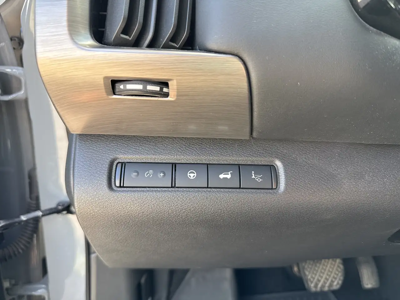 Nissan Pathfinder photo Nissan Pathfinder