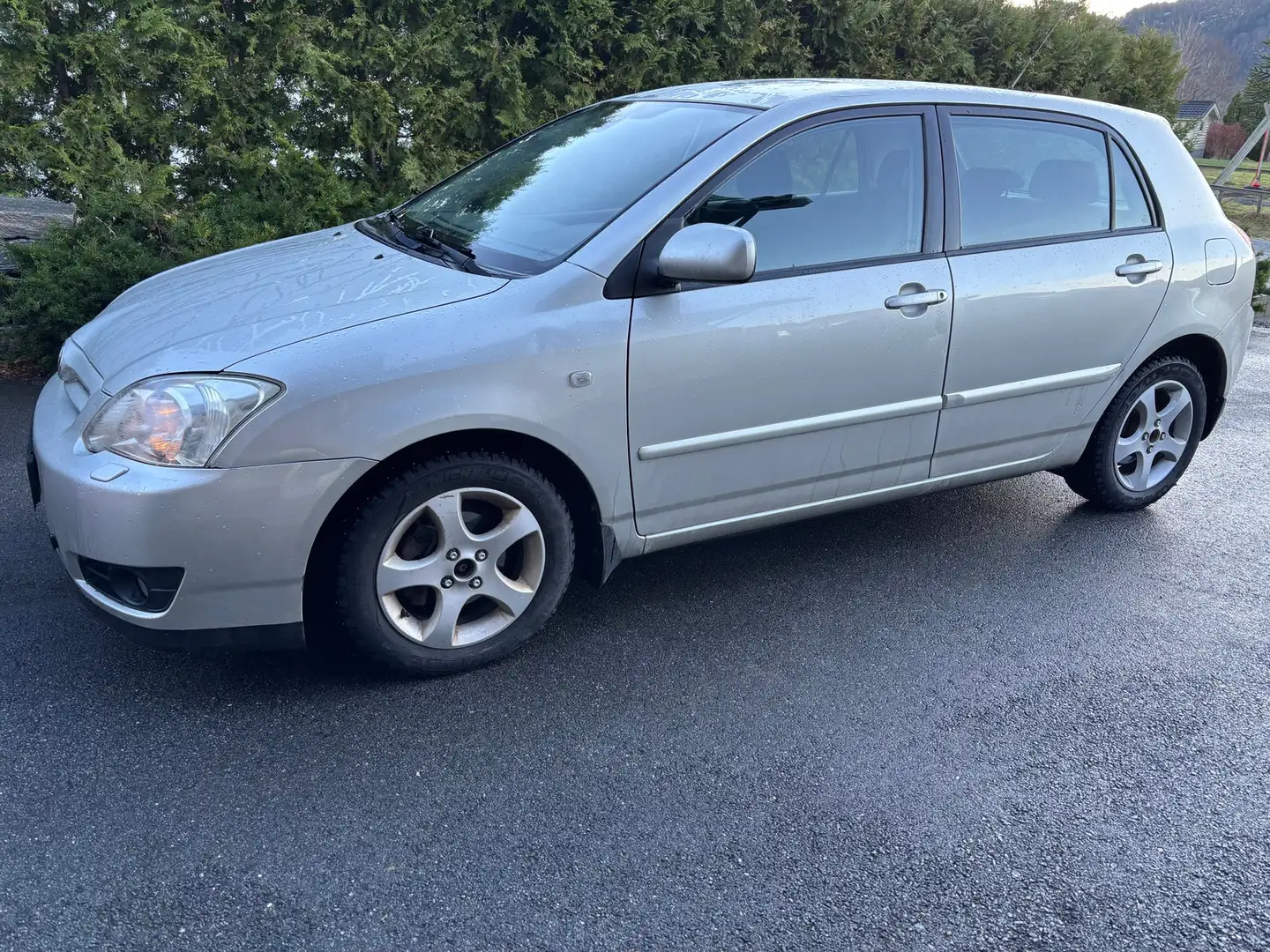 Toyota Corolla Corolla Break115 D-4D Linéa Sol Gris - 1