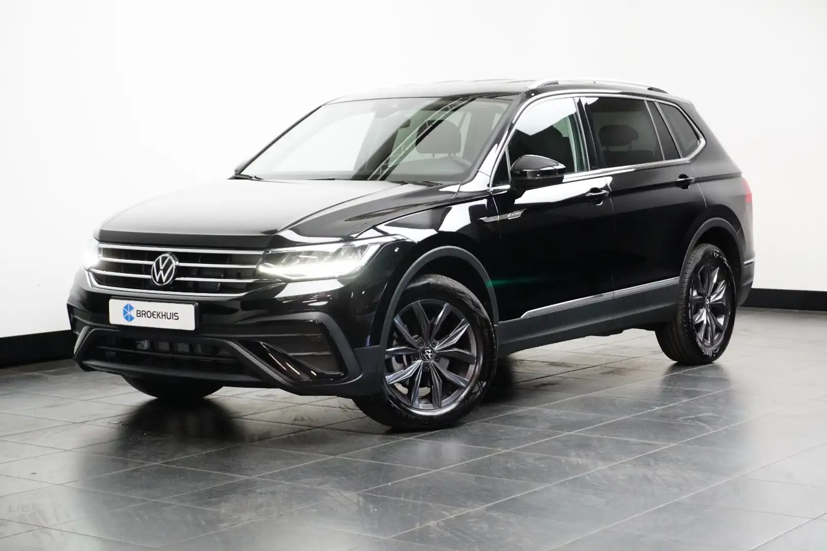 Volkswagen Tiguan Allspace 1.5 TSI Life Business 7p. | Trekhaak Wegkl. | Stoe Zwart - 1