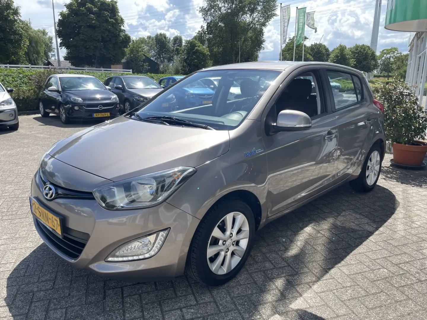 Hyundai i20 1.2i i-Deal, Airco Nav, Lm velg Marrone - 2