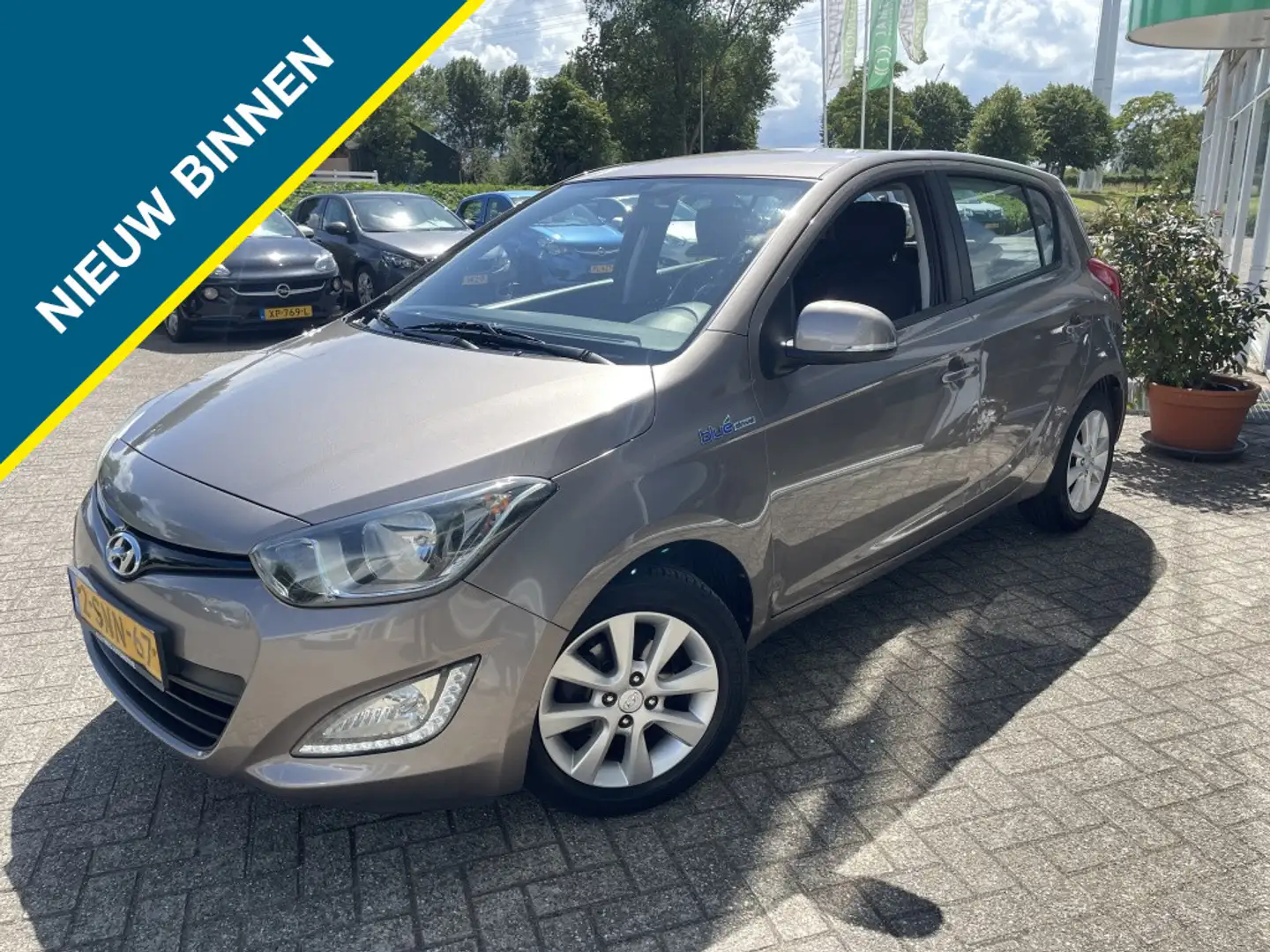 Hyundai i20 1.2i i-Deal, Airco Nav, Lm velg Marrone - 1