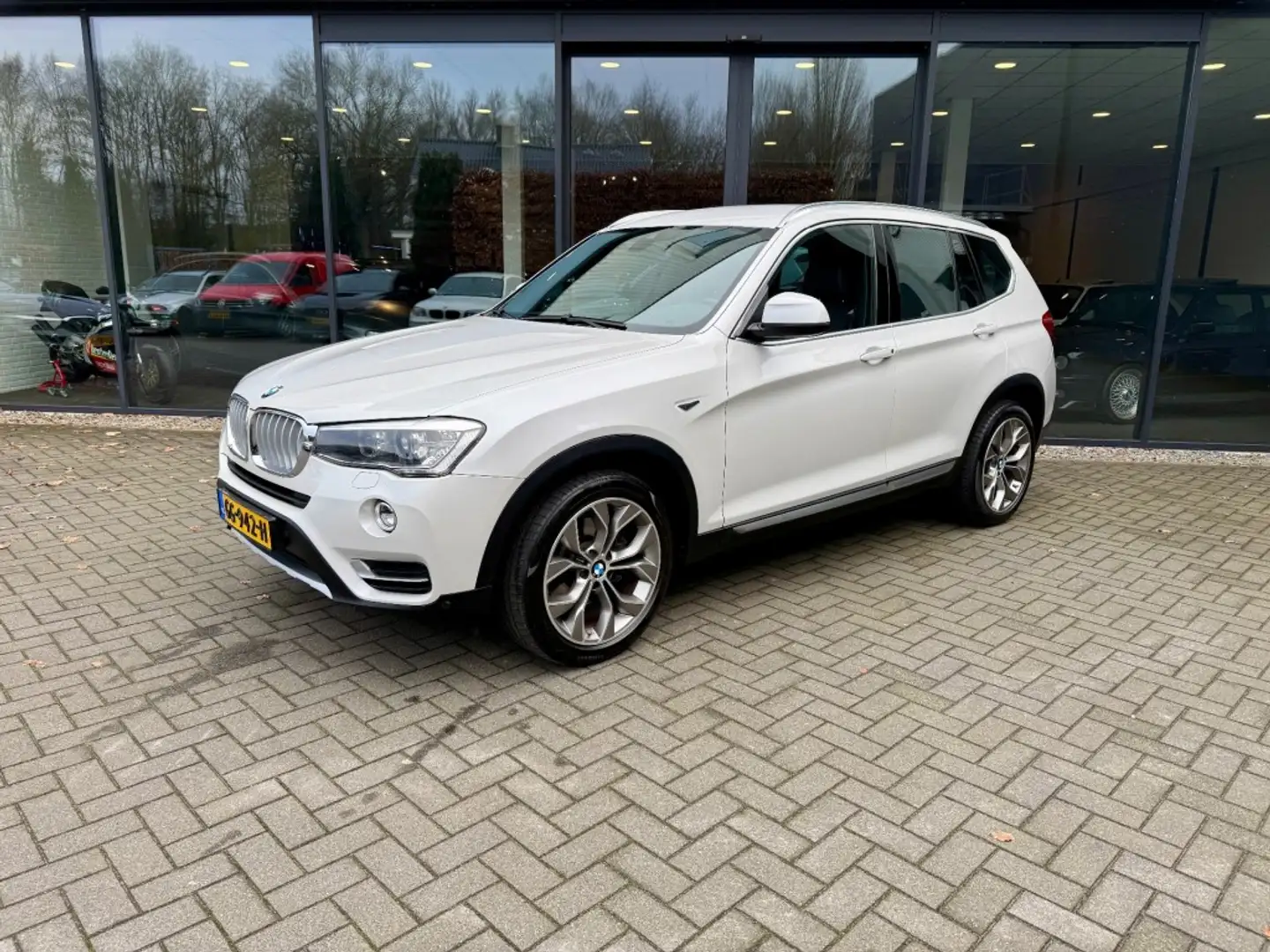 BMW X3 sDrive20i High Exe,SportLeer,Xenon,Elekt Trekhk,Na Blanc - 1