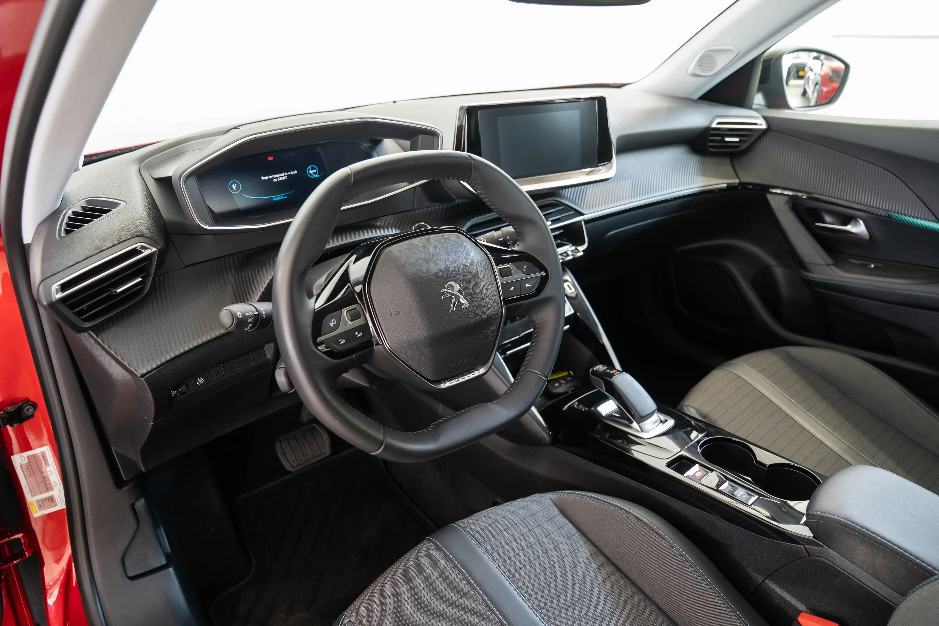 Peugeot e-2008 EV Allure 50 kWh | SOH 91% | Camera | Apple Carpla — photo 14