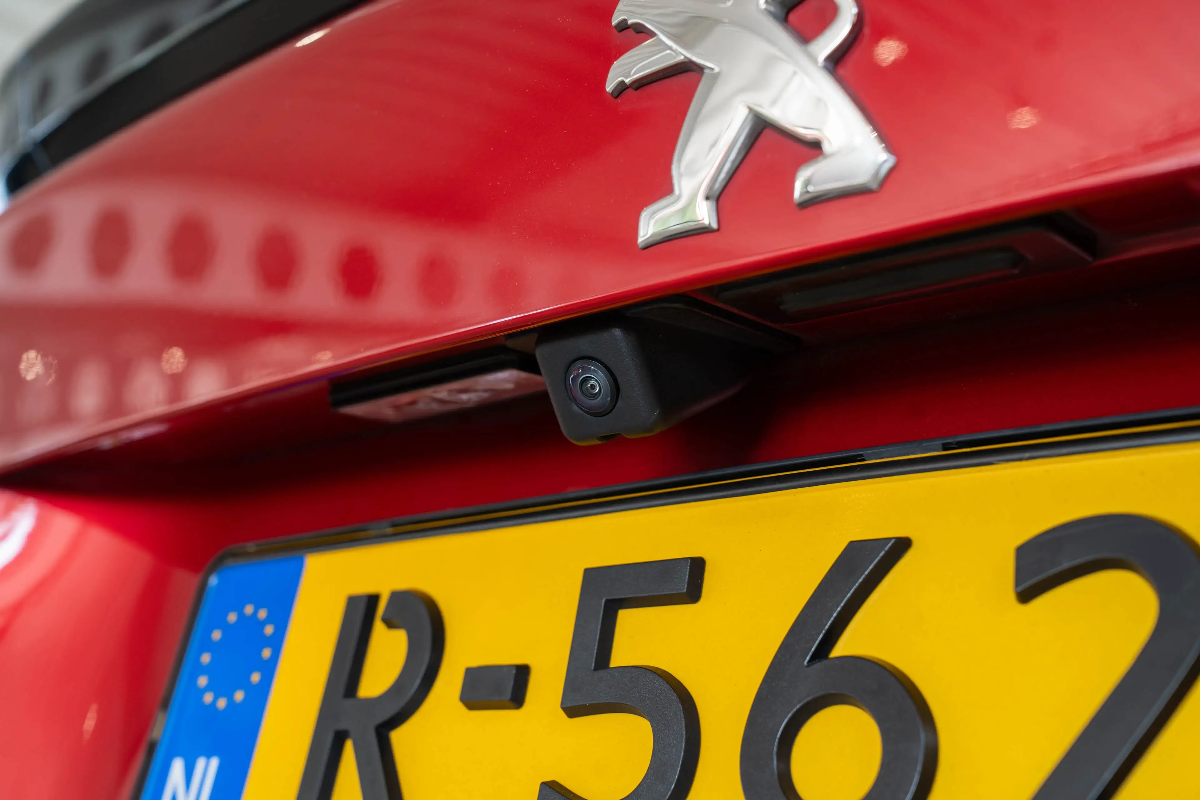Peugeot e-2008 EV Allure 50 kWh | SOH 91% | Camera | Apple Carpla — photo 10