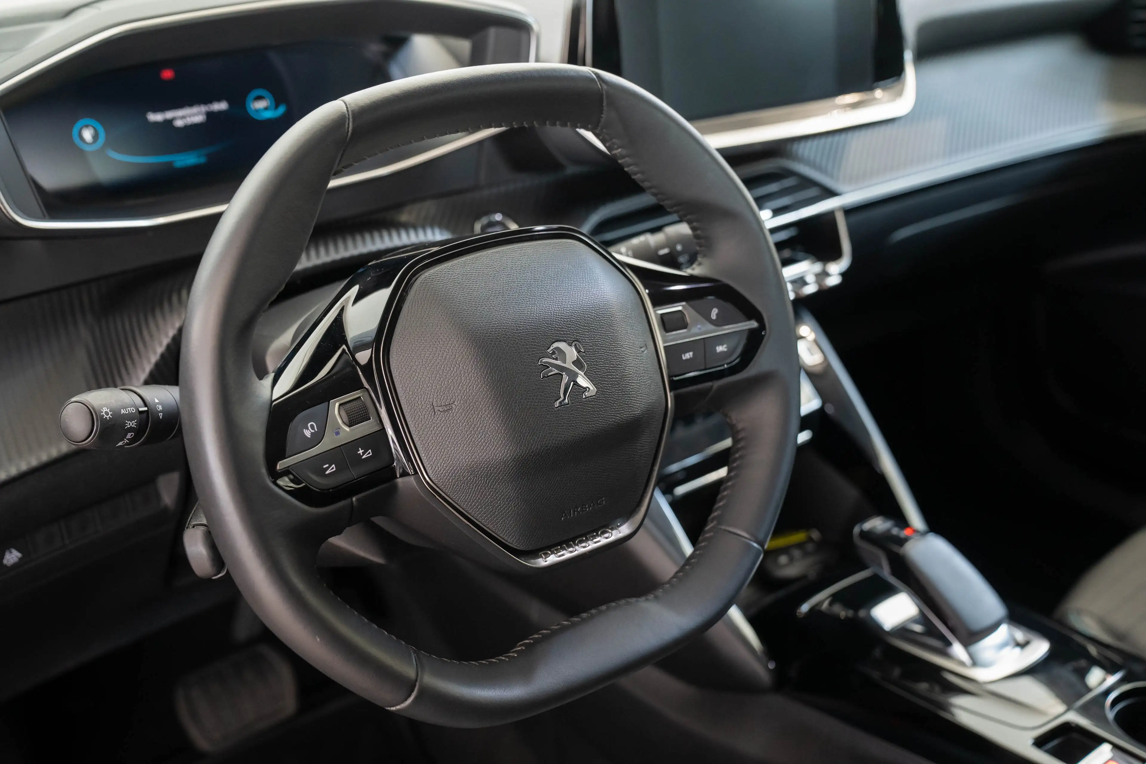 Peugeot e-2008 EV Allure 50 kWh | SOH 91% | Camera | Apple Carpla — photo 15