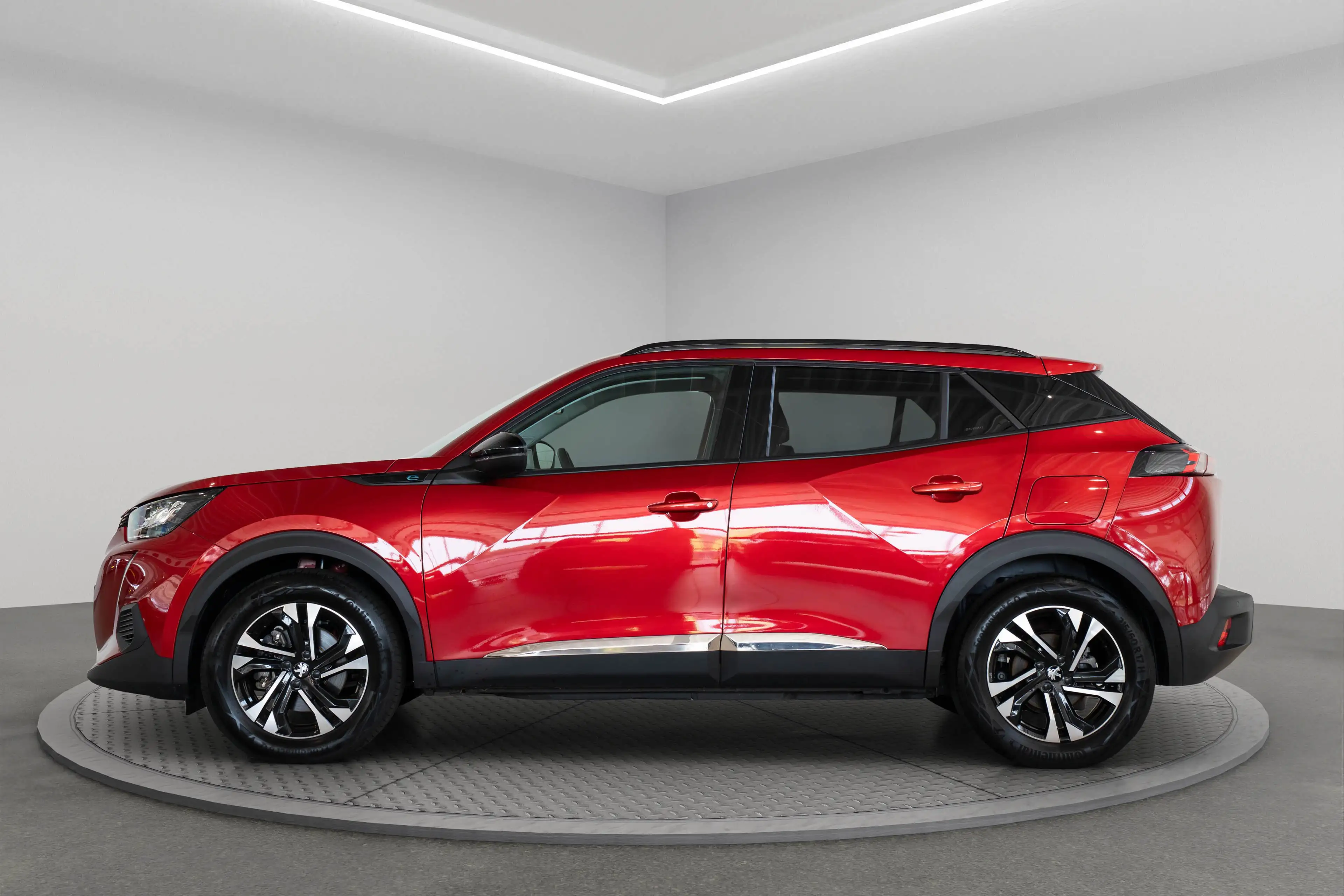 Peugeot e-2008 EV Allure 50 kWh | SOH 91% | Camera | Apple Carpla — photo 4