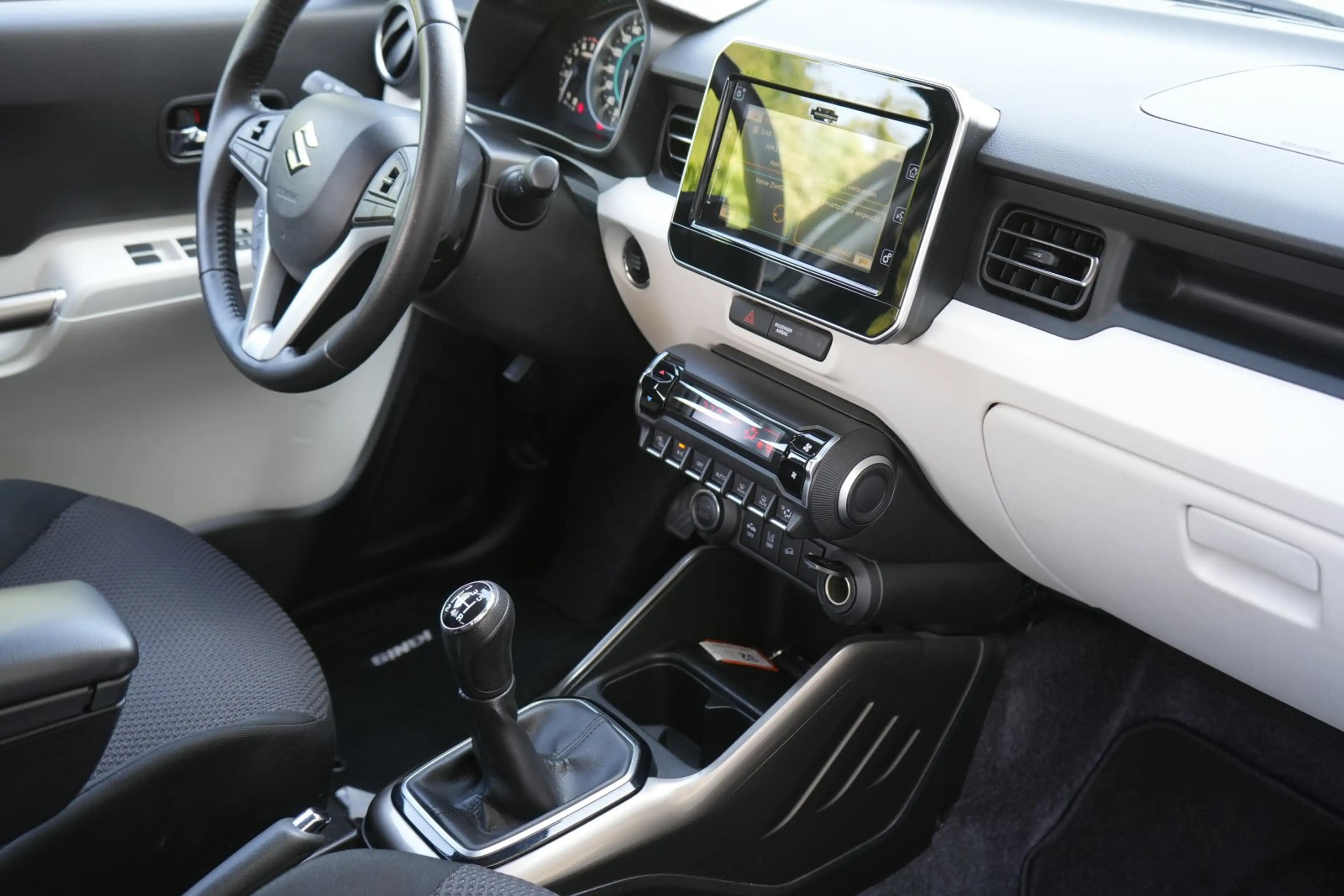 Suzuki Ignis 1.2 Comfort+ 4x4 Allrad Sitzh. Navi 1Hd. 1.2 4x4 E — photo 17