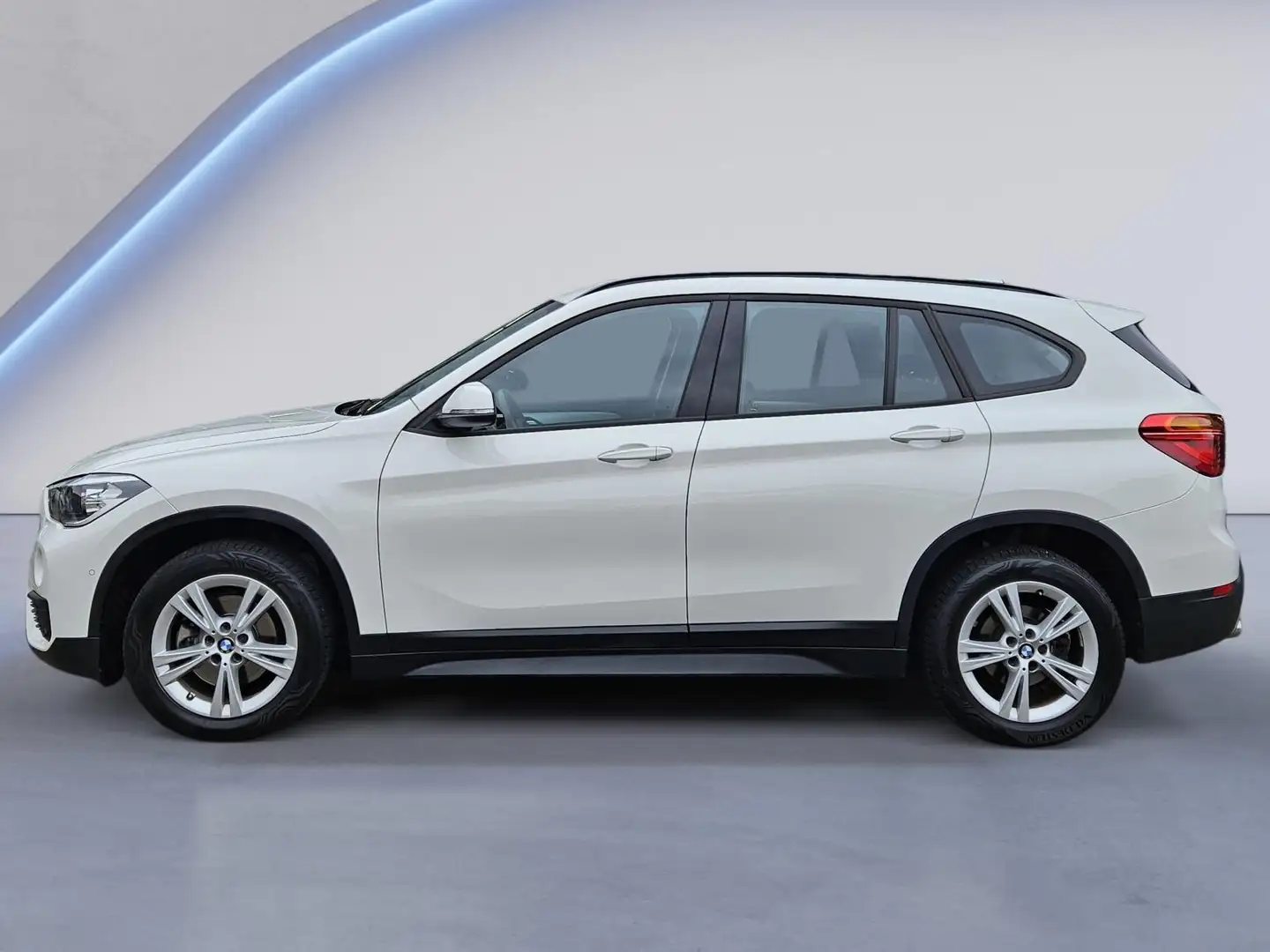 BMW X1 sDrive18i Executive /Apple Carplay/Climate Control Weiß - 2