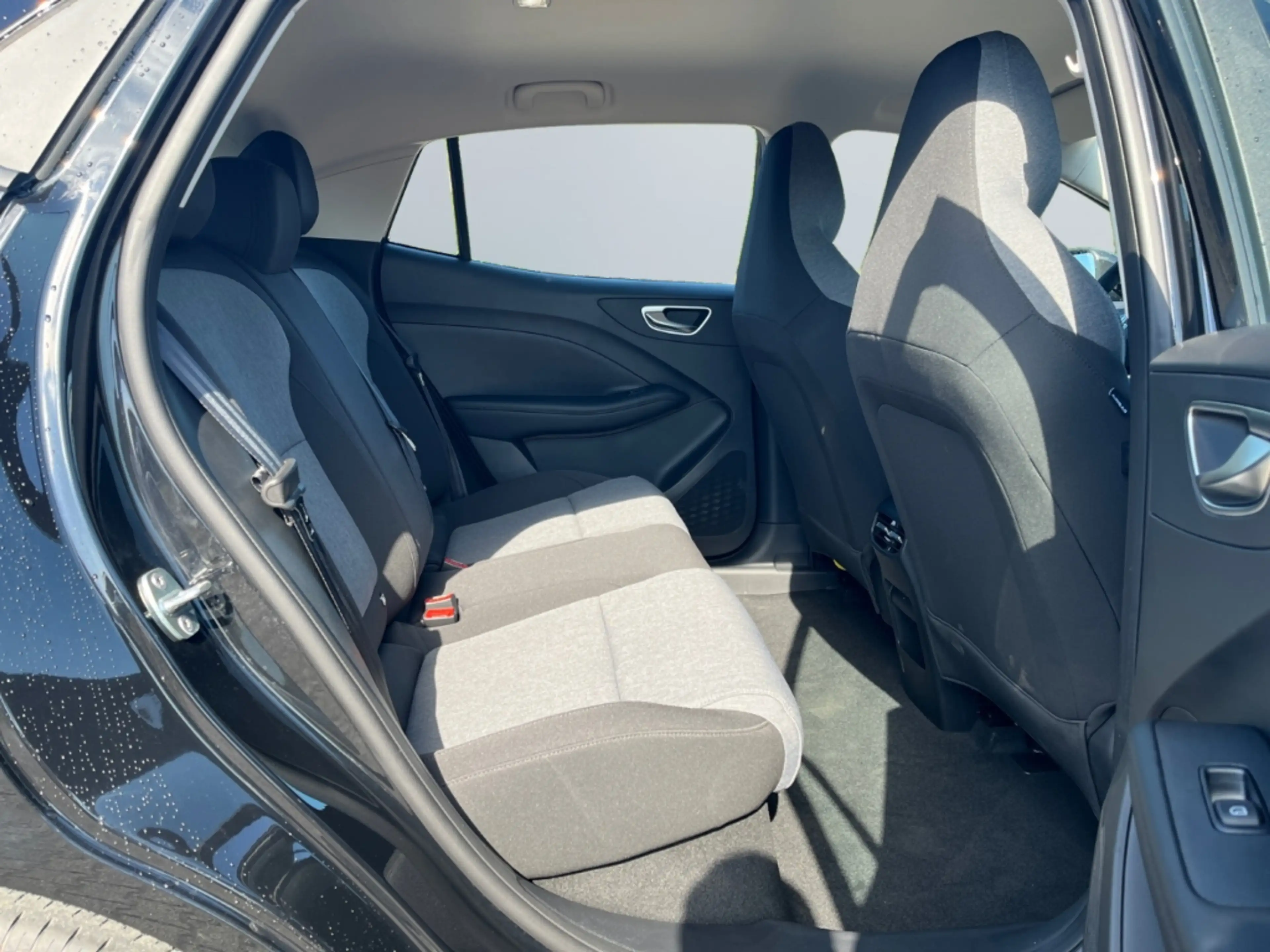 MG MG4 Comfort Standard Range 43kWh — photo 8