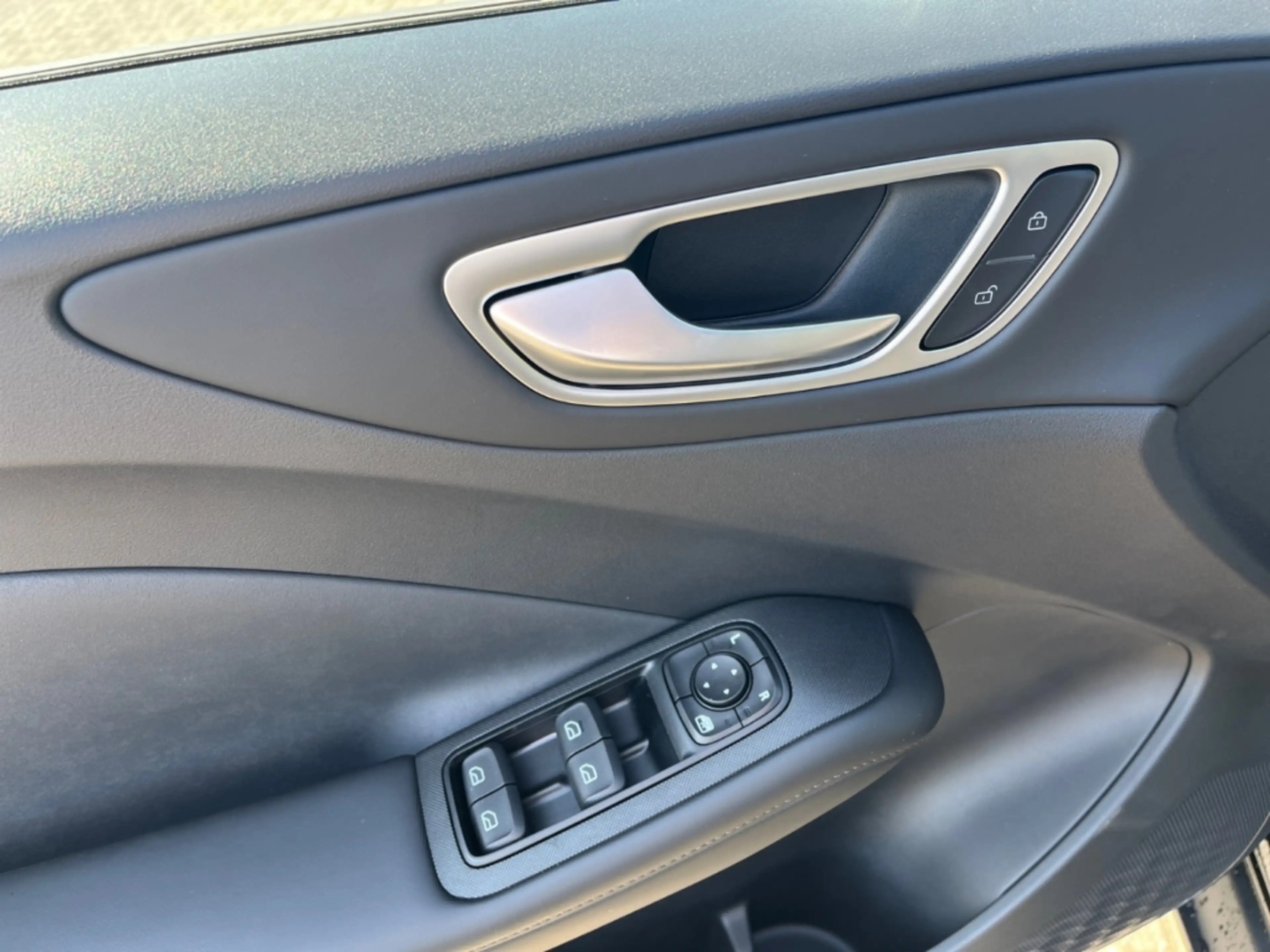 MG MG4 Comfort Standard Range 43kWh — photo 11