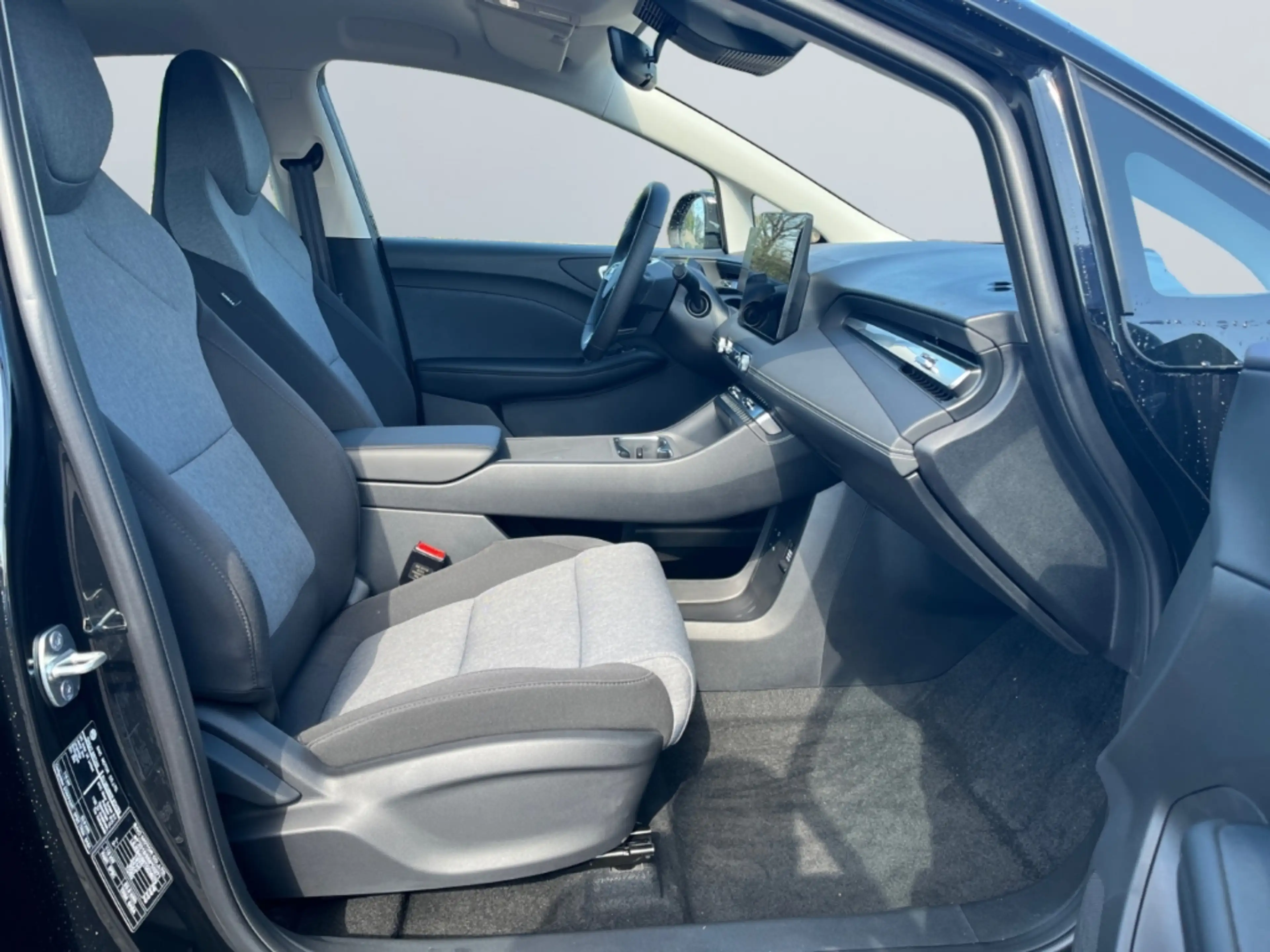 MG MG4 Comfort Standard Range 43kWh — photo 9