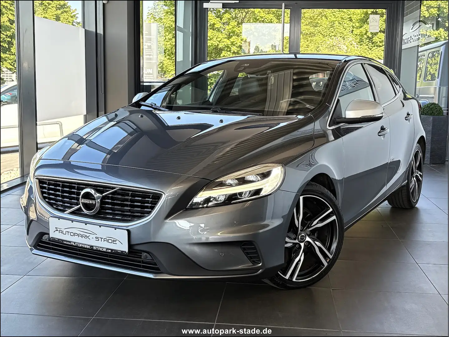 Volvo V40 D4 R-Design LED Tempomat Kamera Assis. Gris - 2