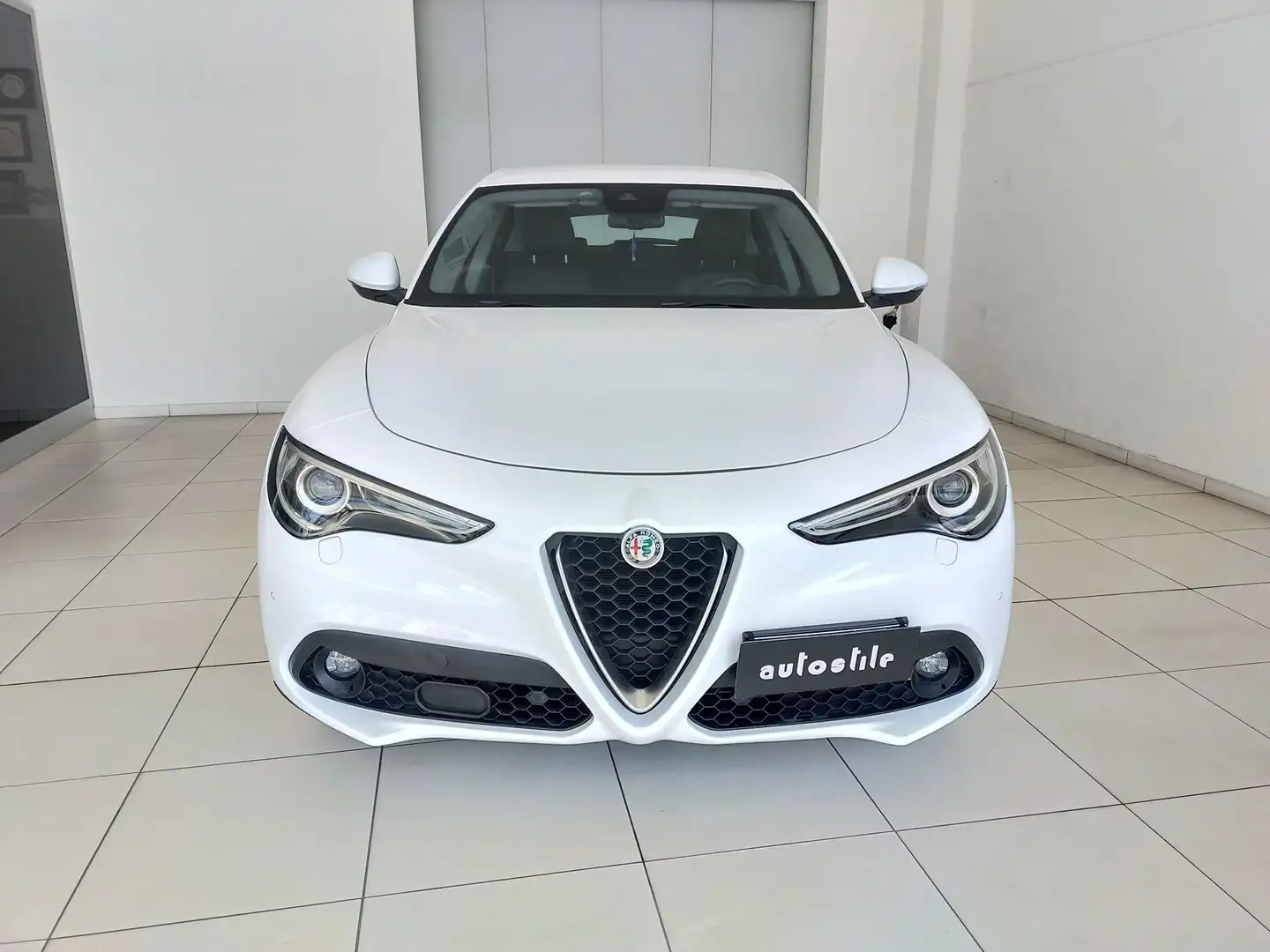 Alfa Romeo Stelvio 2.2 Turbo Diesel 180CV AT8 RWD Executive Weiß - 2
