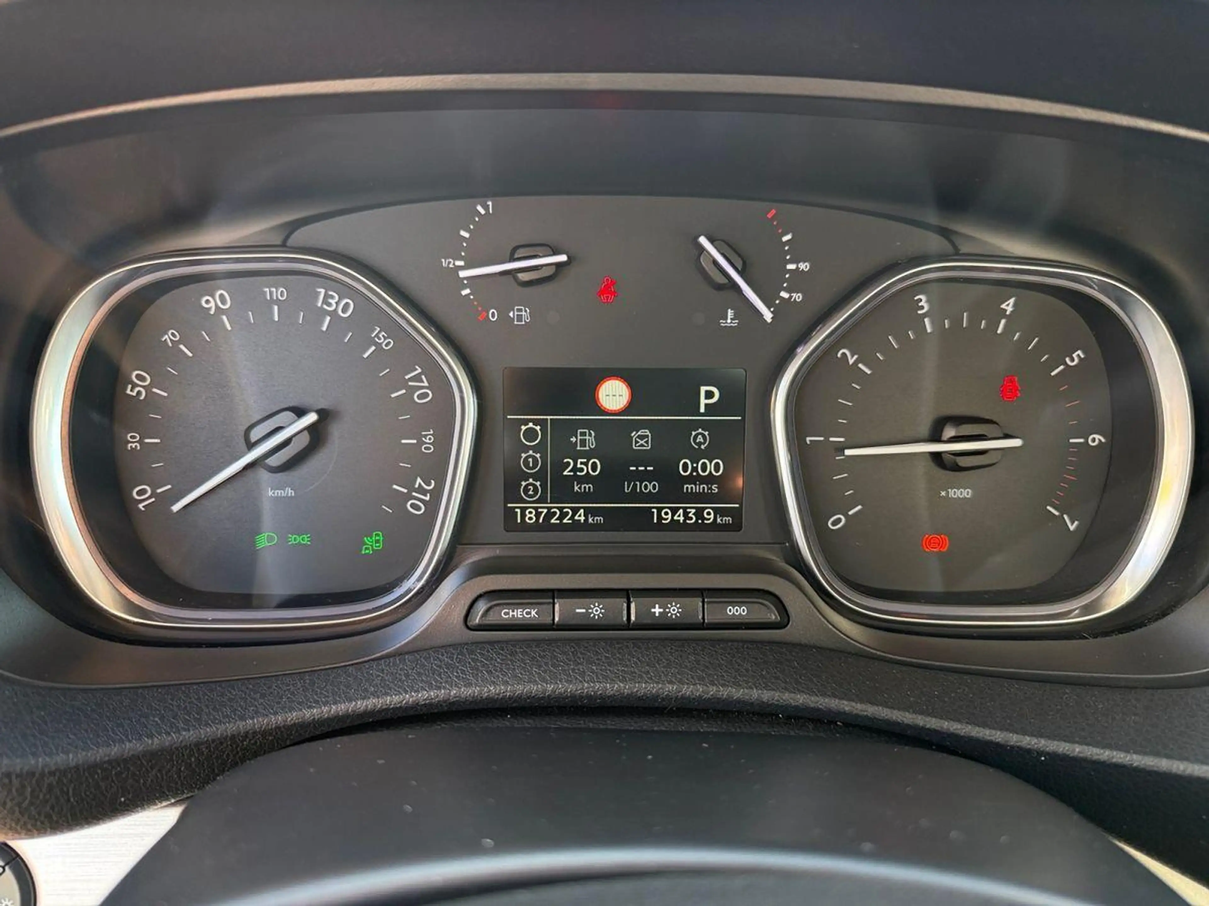 Peugeot Traveller 2.0 Blue-HDI FAP — photo 8
