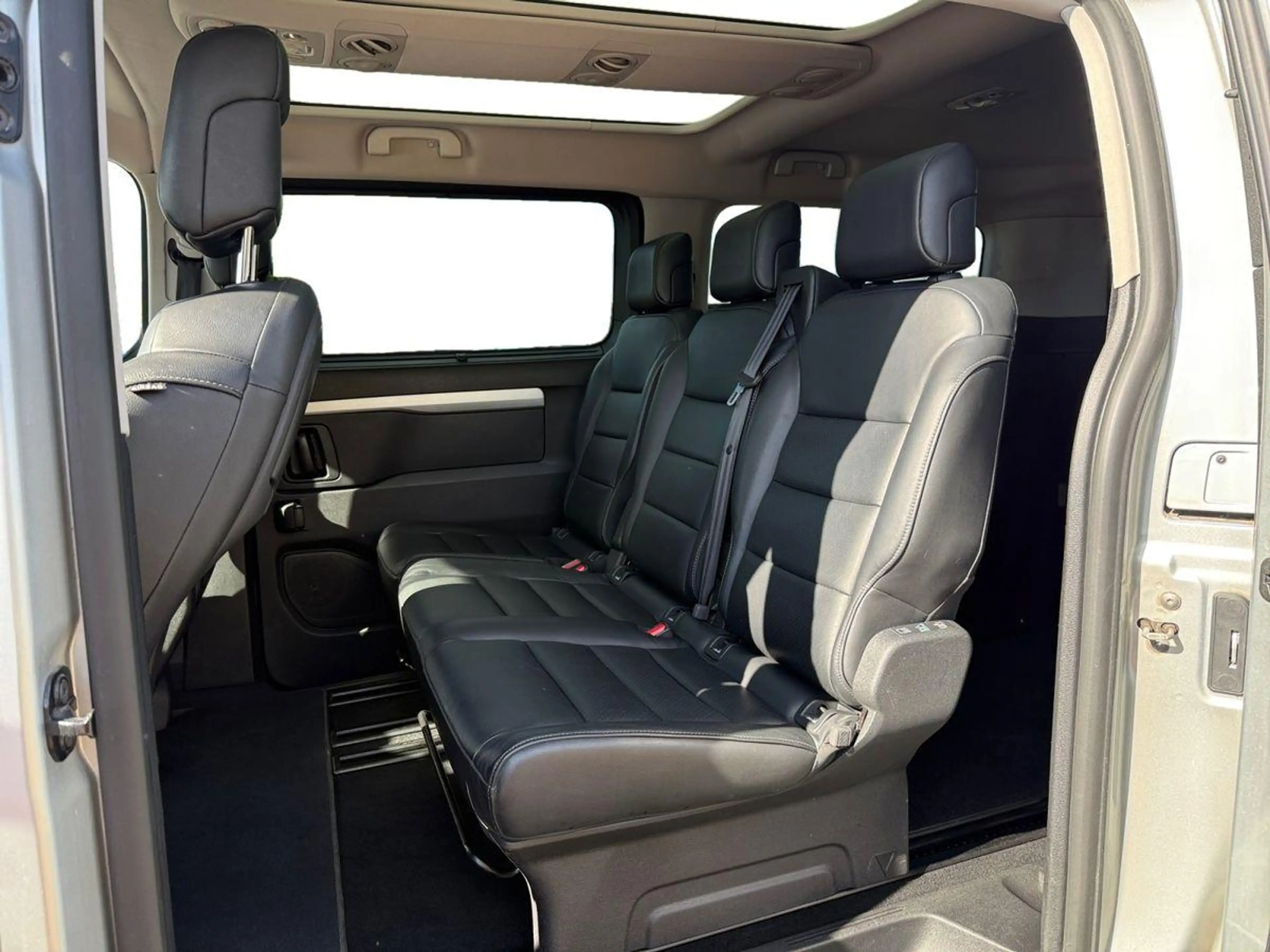 Peugeot Traveller 2.0 Blue-HDI FAP — photo 14