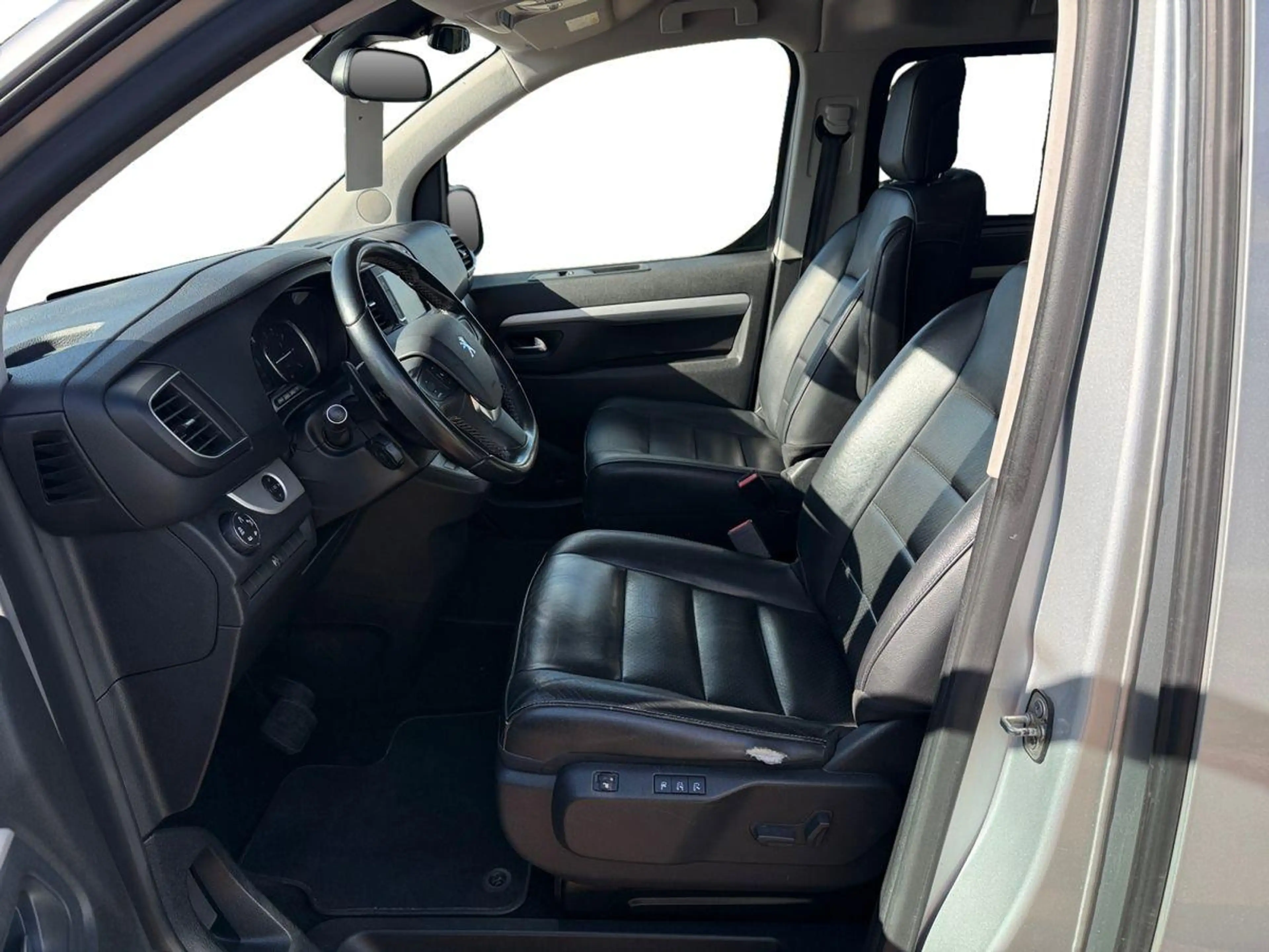 Peugeot Traveller 2.0 Blue-HDI FAP — photo 6