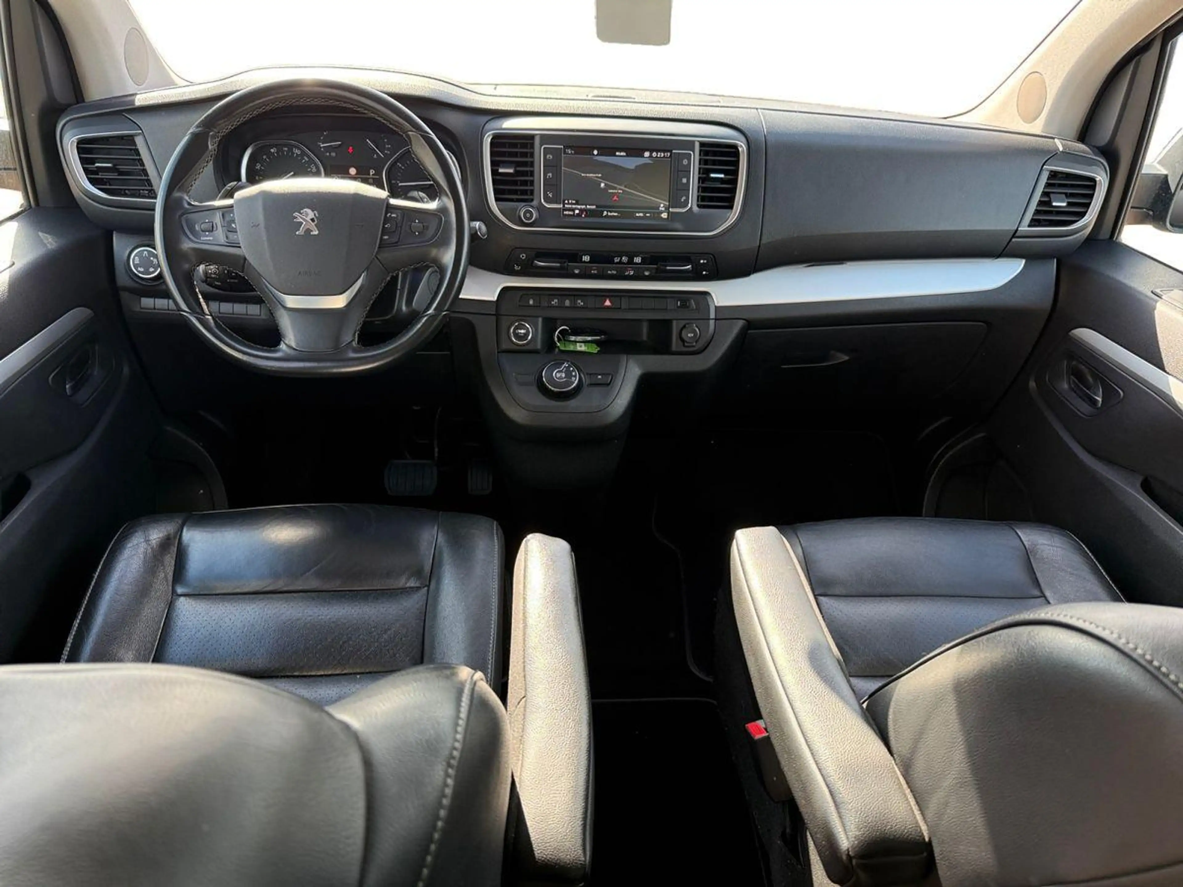Peugeot Traveller 2.0 Blue-HDI FAP — photo 15