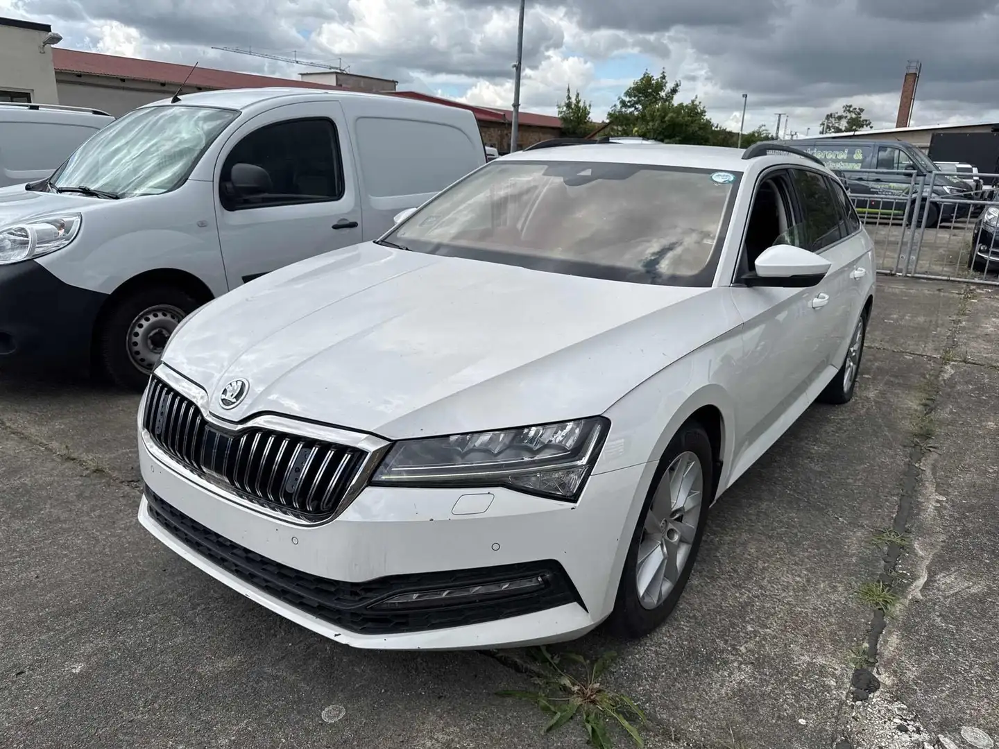 Skoda Superb Superb Wagon 2.0 tsi Laurin - 2