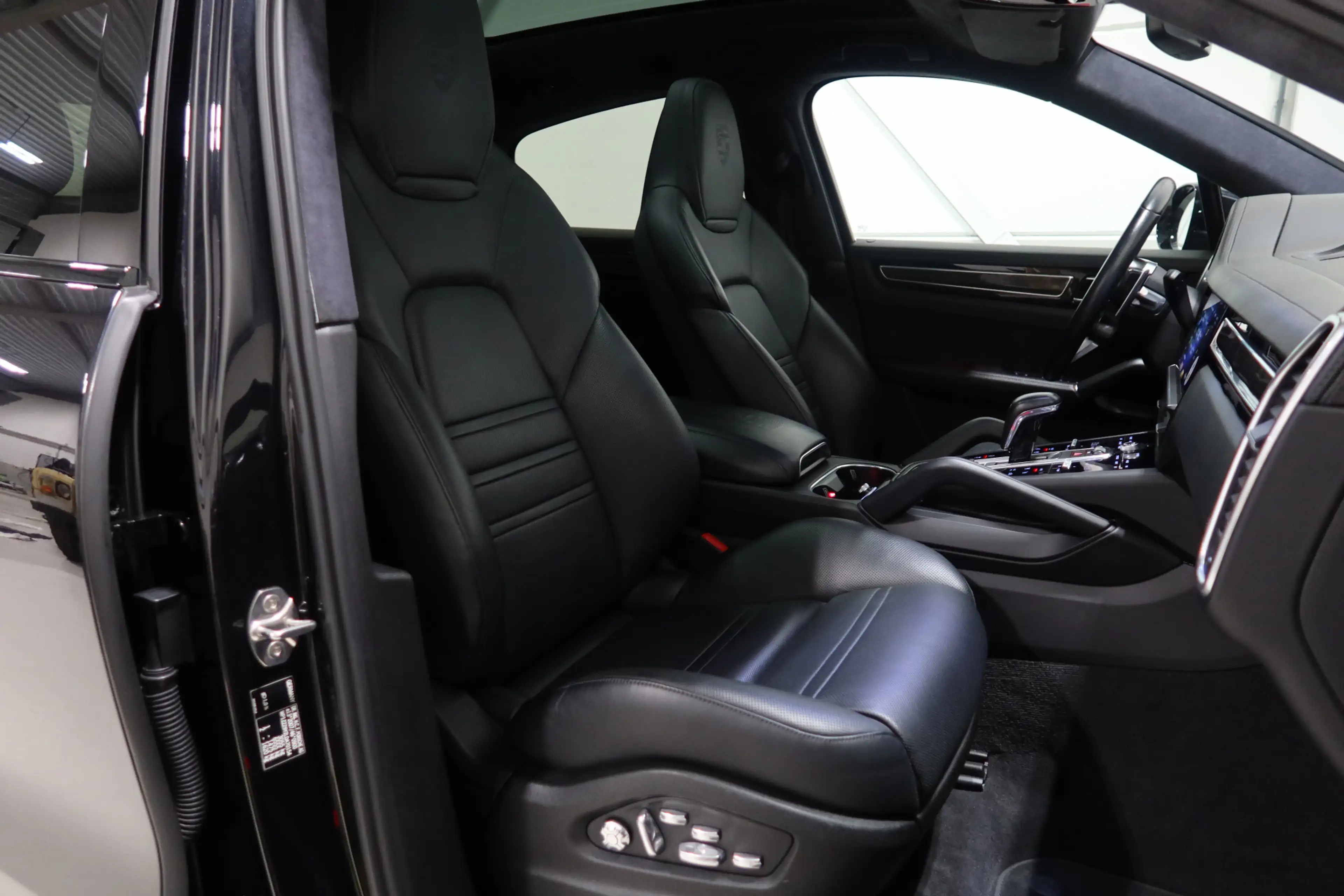 Porsche Cayenne Coupé I Full options I Sport 3.0 E-Hybrid — photo 15
