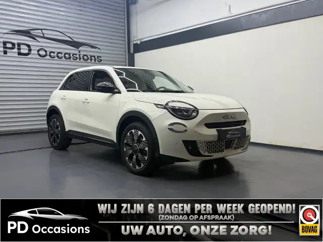 Fiat 600 1.2 Hybrid 145PK la Prima - Wit leer - Elek. Achte