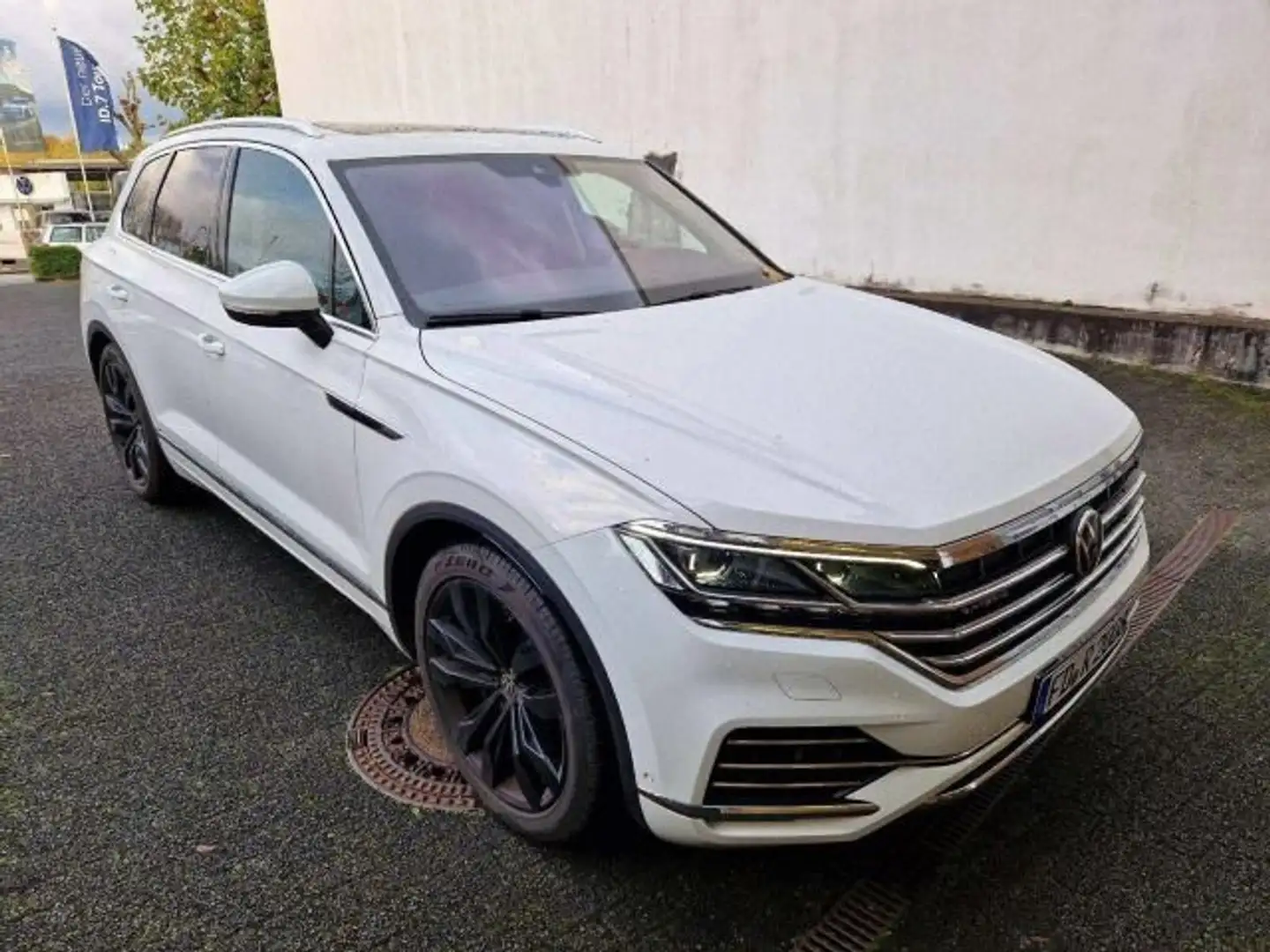 Volkswagen Touareg Atmosphere eHybrid AHK/Matrix/360/21"/EO Weiß - 2