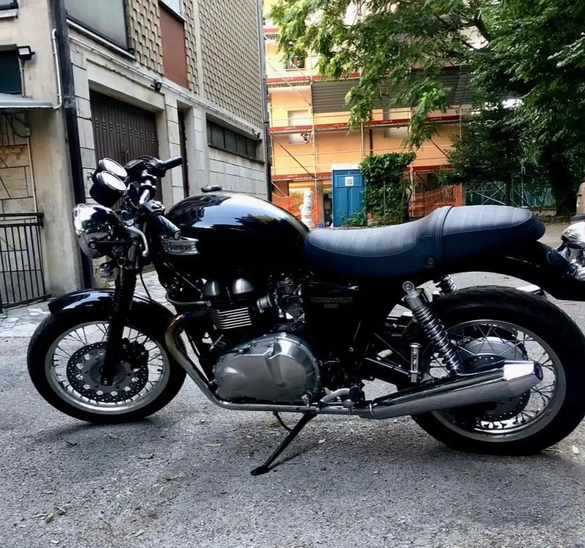 Triumph Thruxton café racer - 1