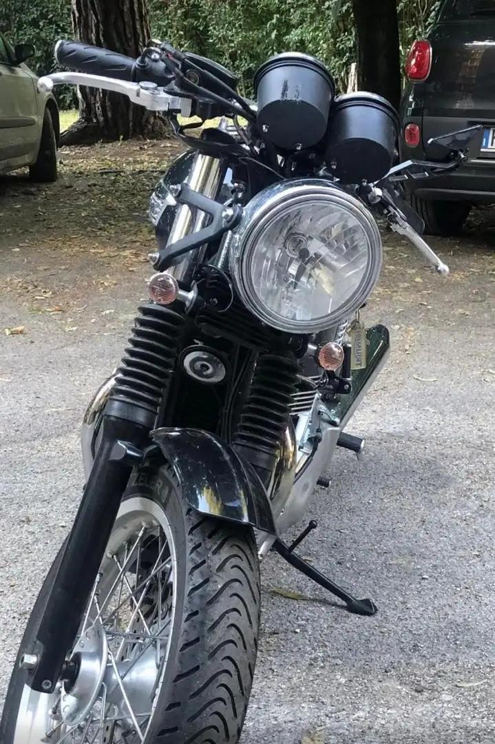 Triumph Thruxton café racer - 2