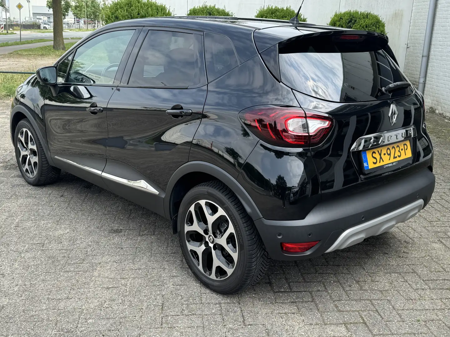 Renault Captur 0.9 TCe Intens .Neem contact op en we maken een af Noir - 2