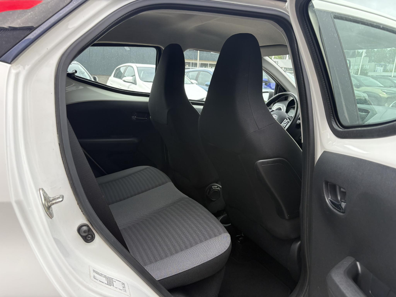 Toyota Aygo 1.0 VVT-i x-play limited — photo 2