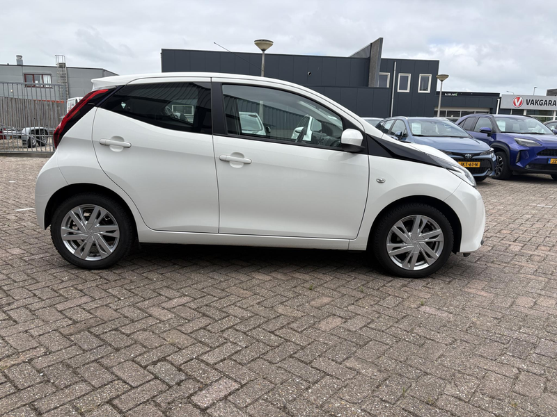 Toyota Aygo 1.0 VVT-i x-play limited — photo 5