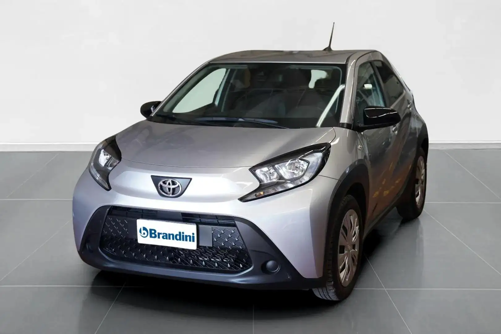 Toyota Aygo X 1.0  Active Grigio - 1