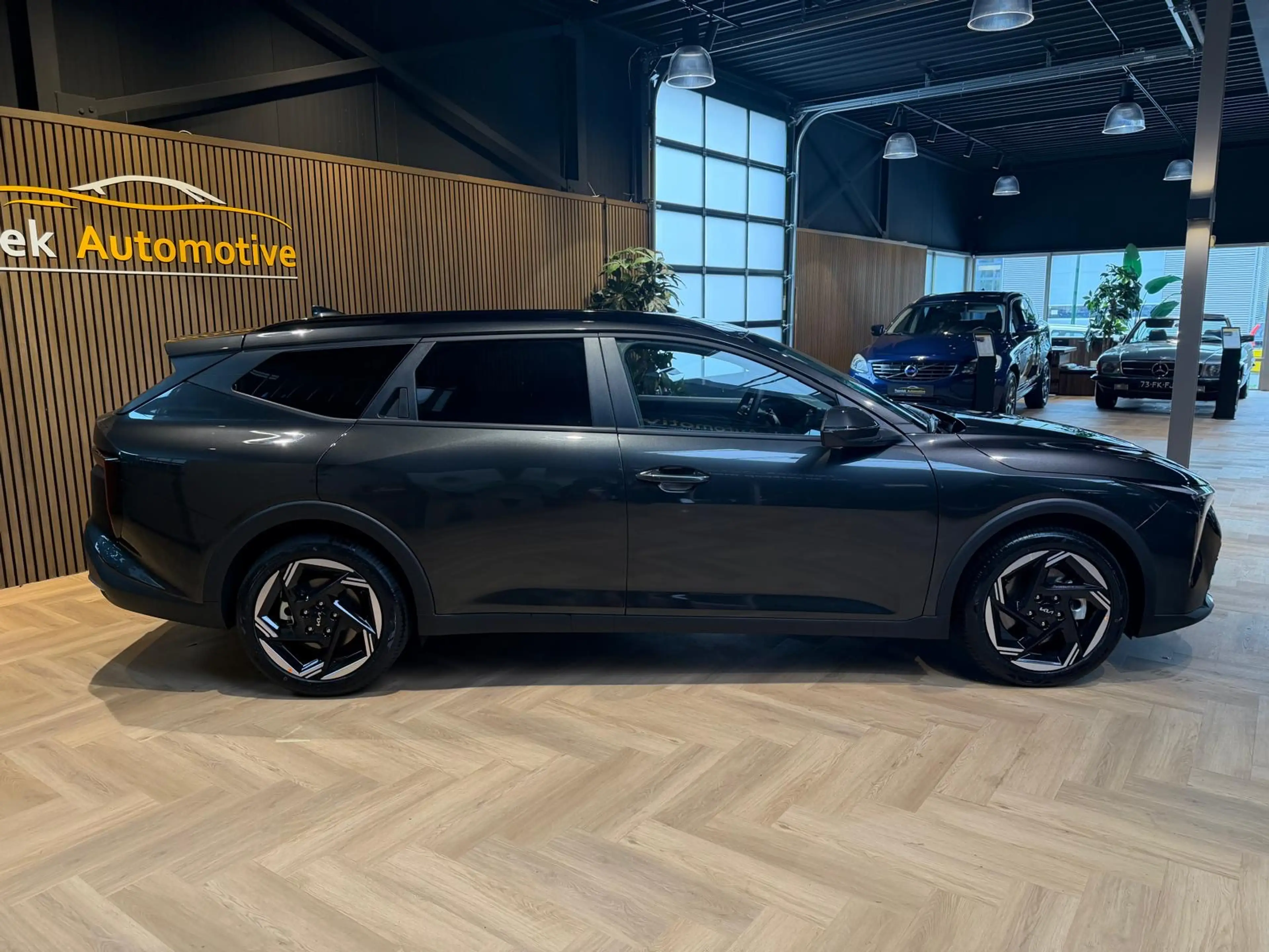 Kia K4 Sportswagon 1.6 T-GDi GT-Line Launch Edition — photo 2