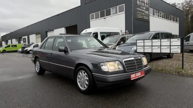 Mercedes-Benz E 250 Mercedes-Benz E 250 D OLDTiMER AUTOMAAT NEW STAAT