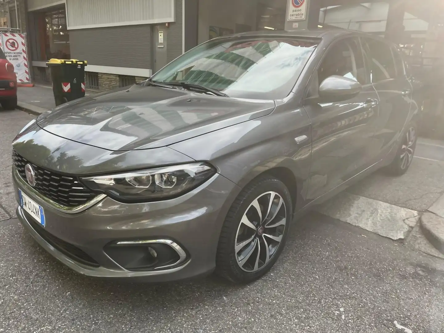 Fiat Tipo Tipo 5p Hatchback 1.3 M-jet 95 cv Lounge Gris - 2