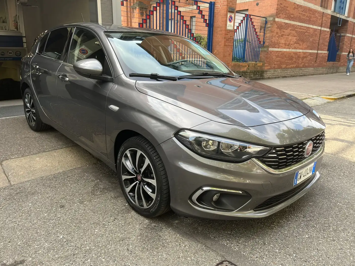 Fiat Tipo Tipo 5p Hatchback 1.3 M-jet 95 cv Lounge Gris - 1