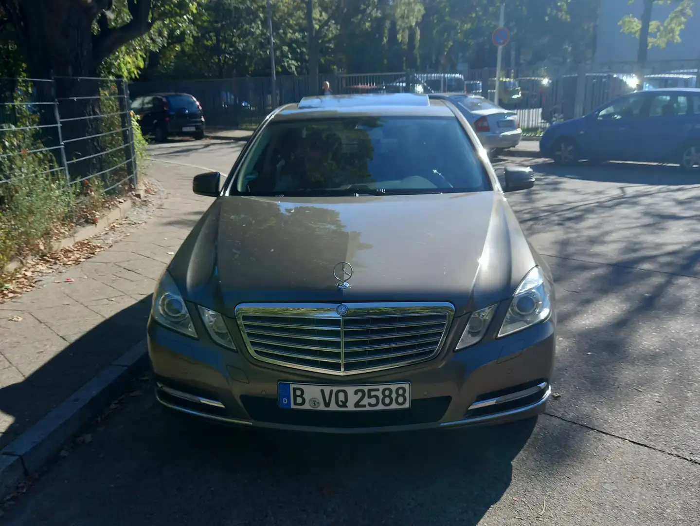 Mercedes-Benz E 250 E 250 CDI DPF 4Matic Blue EFFICIENCY Elegance Gold - 1