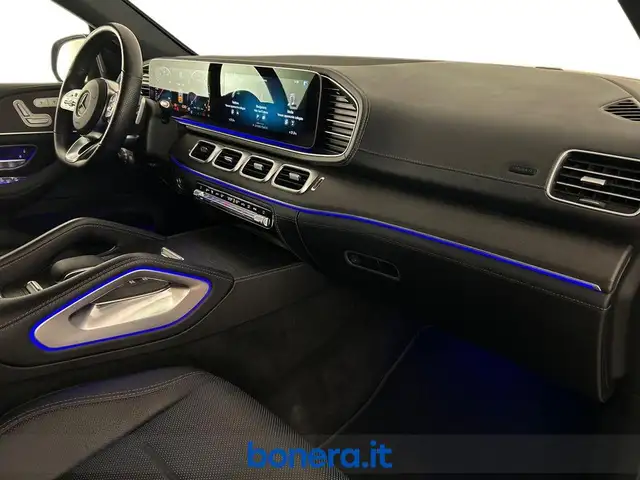Mercedes-Benz 300 view 16