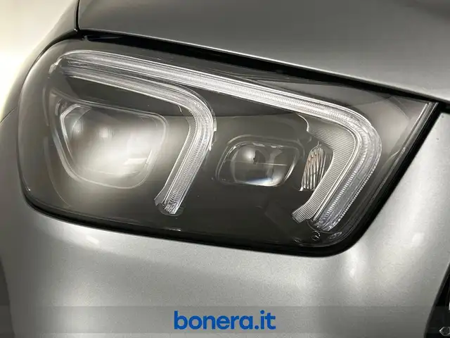 Mercedes-Benz 300 view 8