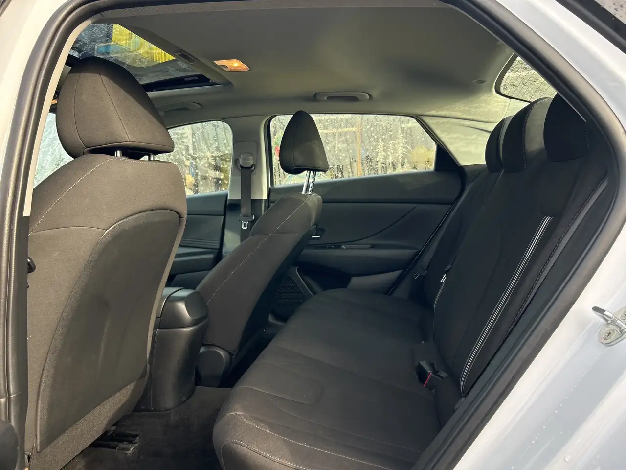 Hyundai ELANTRA снимка Hyundai ELANTRA