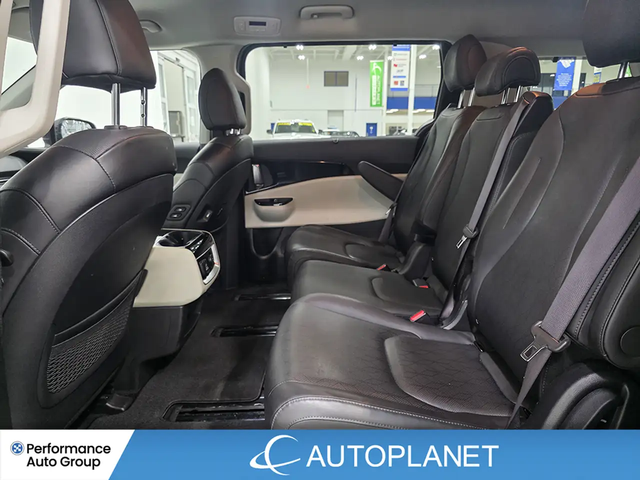 Kia Carnival снимка Kia Carnival