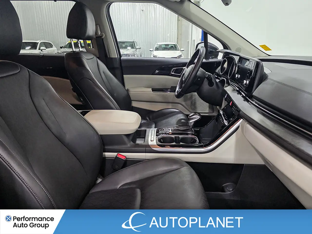 Kia Carnival снимка Kia Carnival