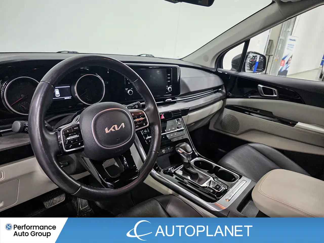 Kia Carnival снимка Kia Carnival