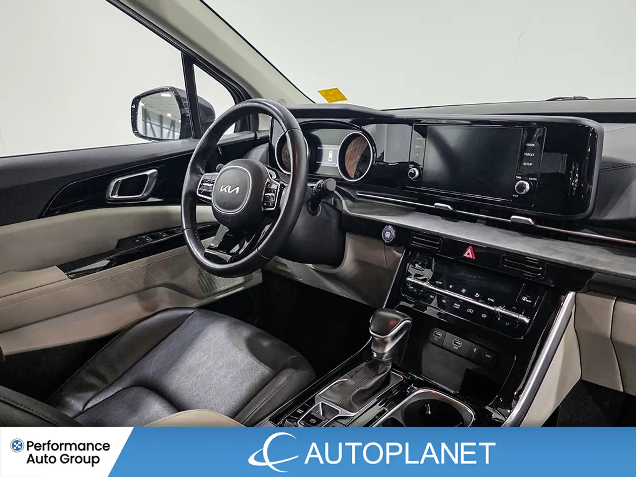 Kia Carnival снимка Kia Carnival