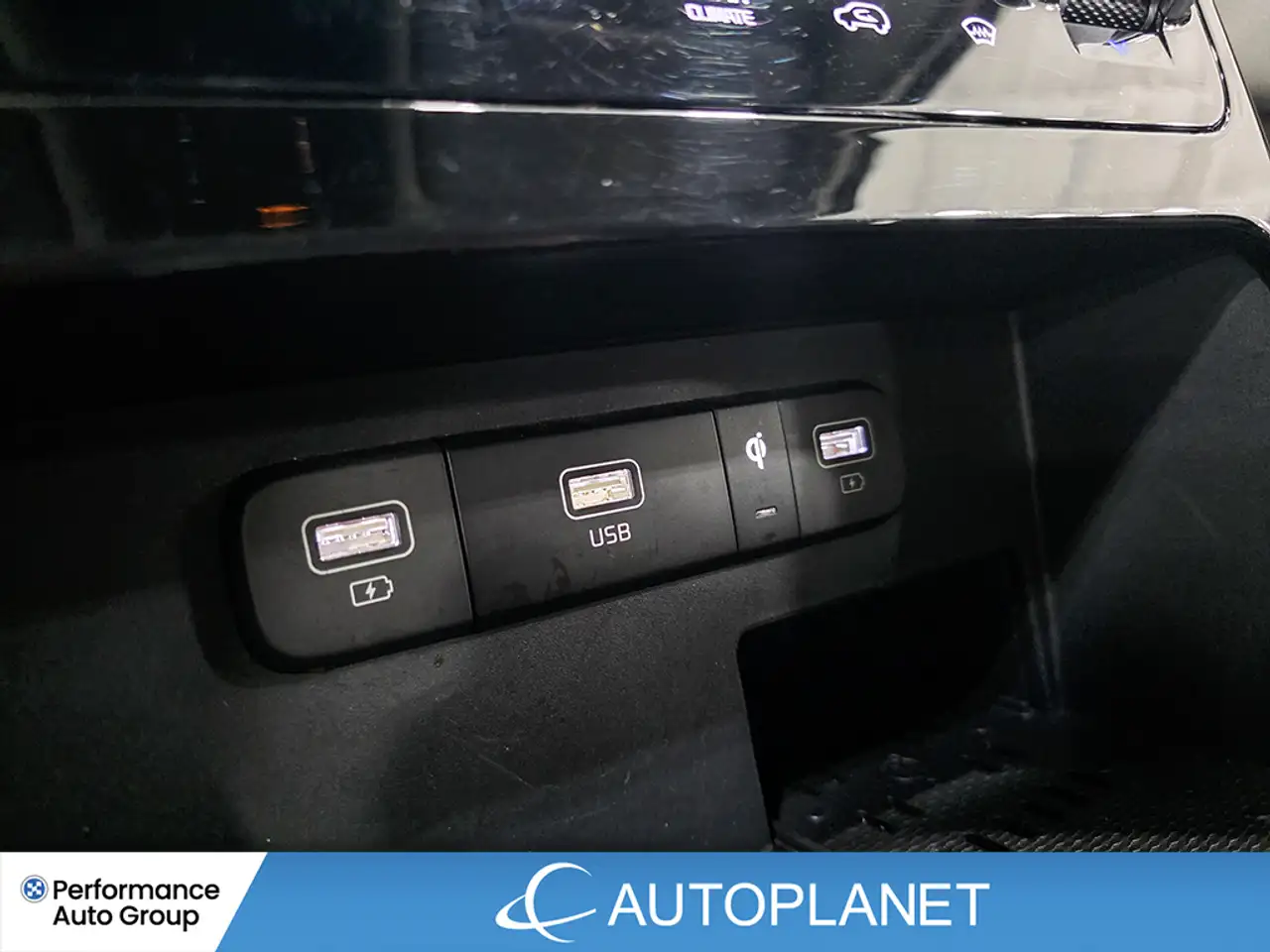 Kia Carnival снимка Kia Carnival