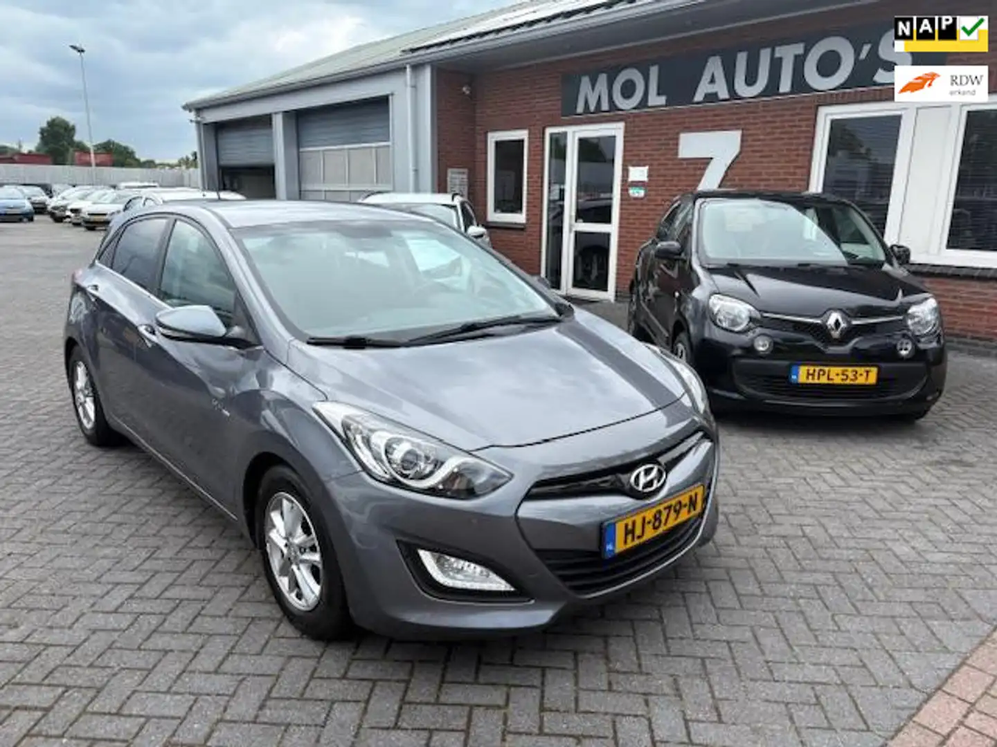 Hyundai i30 1.6 GDI i-Motion Plus Grijs - 1