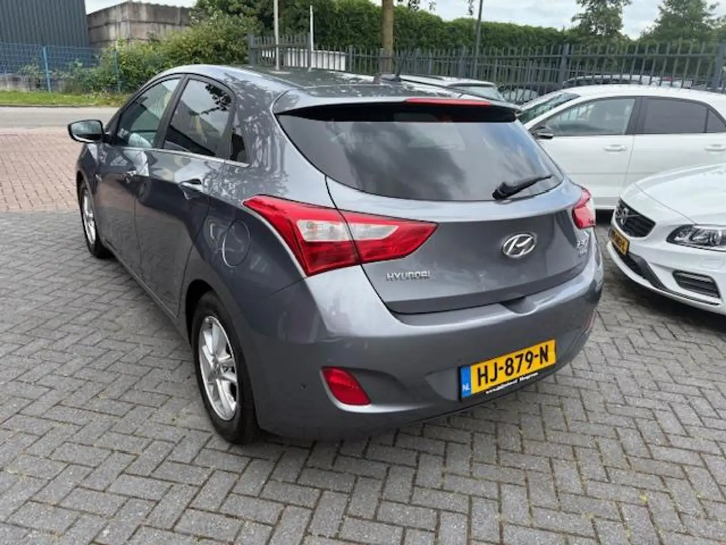 Hyundai i30 1.6 GDI i-Motion Plus Grijs - 2