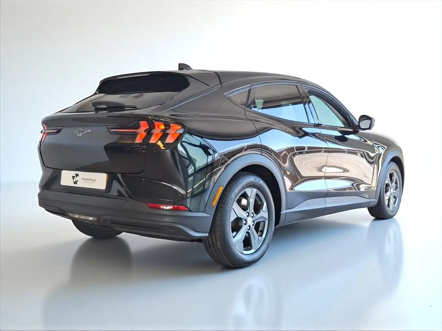 Ford Mustang Mach-E 75kWh 258pk RWD LED CAMERA WINTERPACK Noir - 2