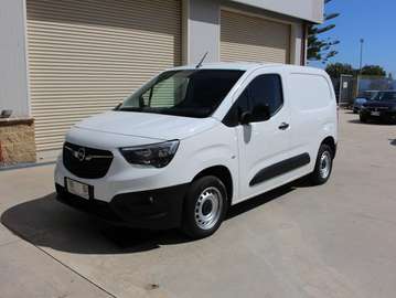 Cargo 1.5 Diesel 100CV L1 H1 10q Officina Mobile + IVA